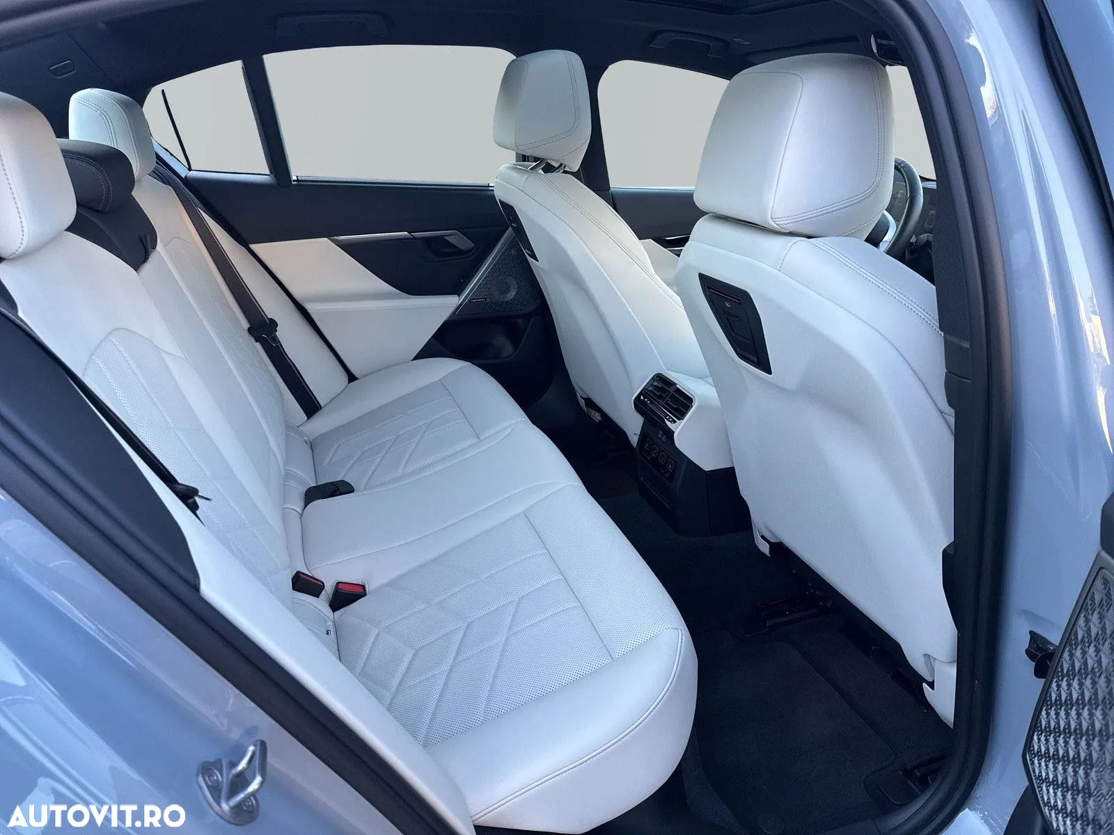 BMW Seria 5 520i AT MHEV - 11
