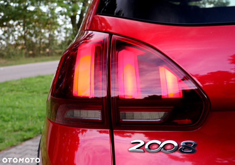 Peugeot 2008 1.2 Pure Tech Allure S&S - 19