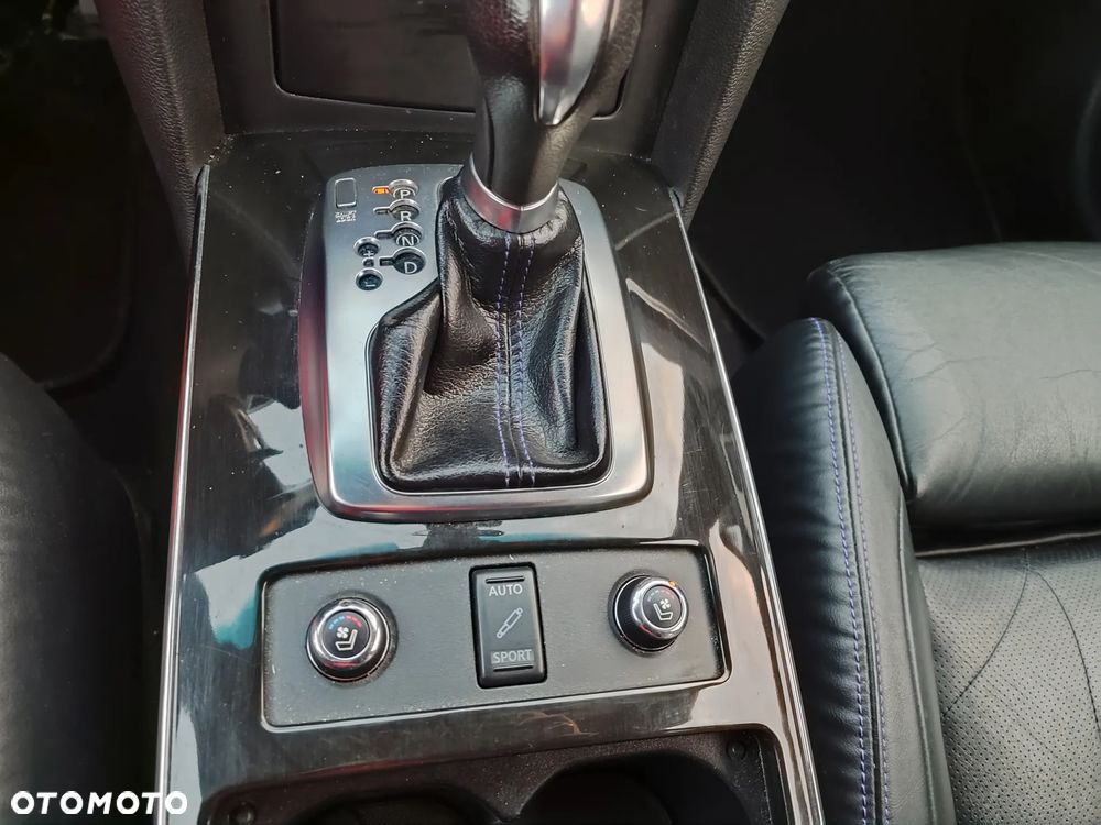 Infiniti Q70 3.0d S - 24