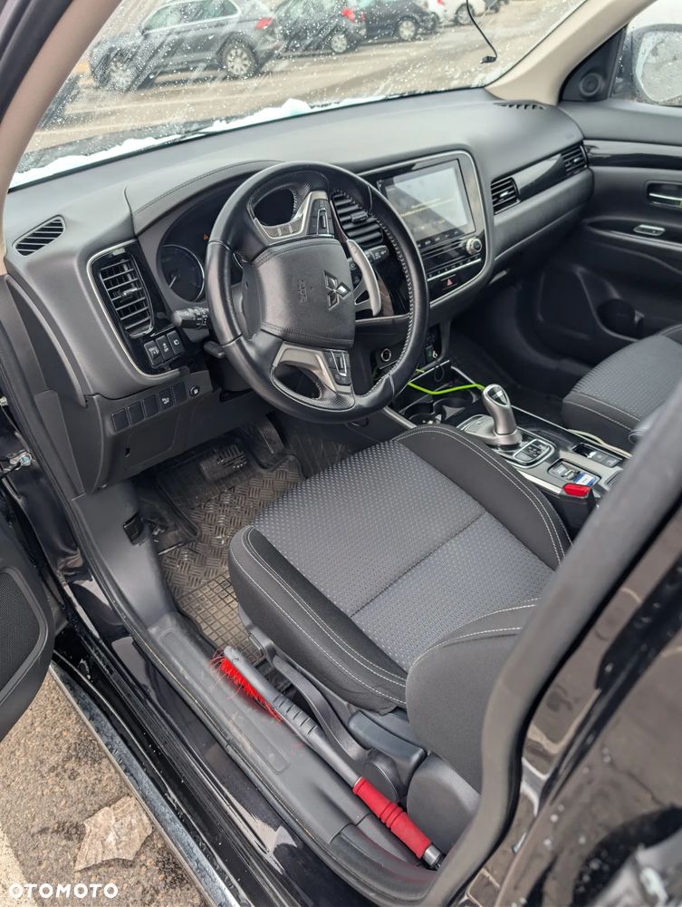 Mitsubishi Outlander - 9