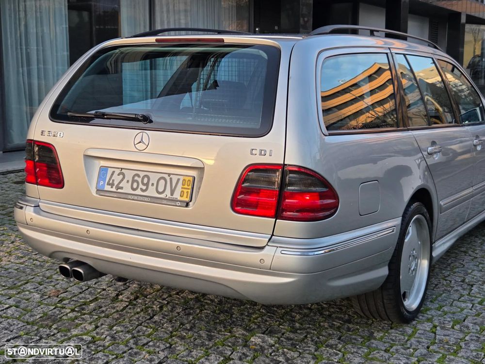 Mercedes-Benz E 320 - 1