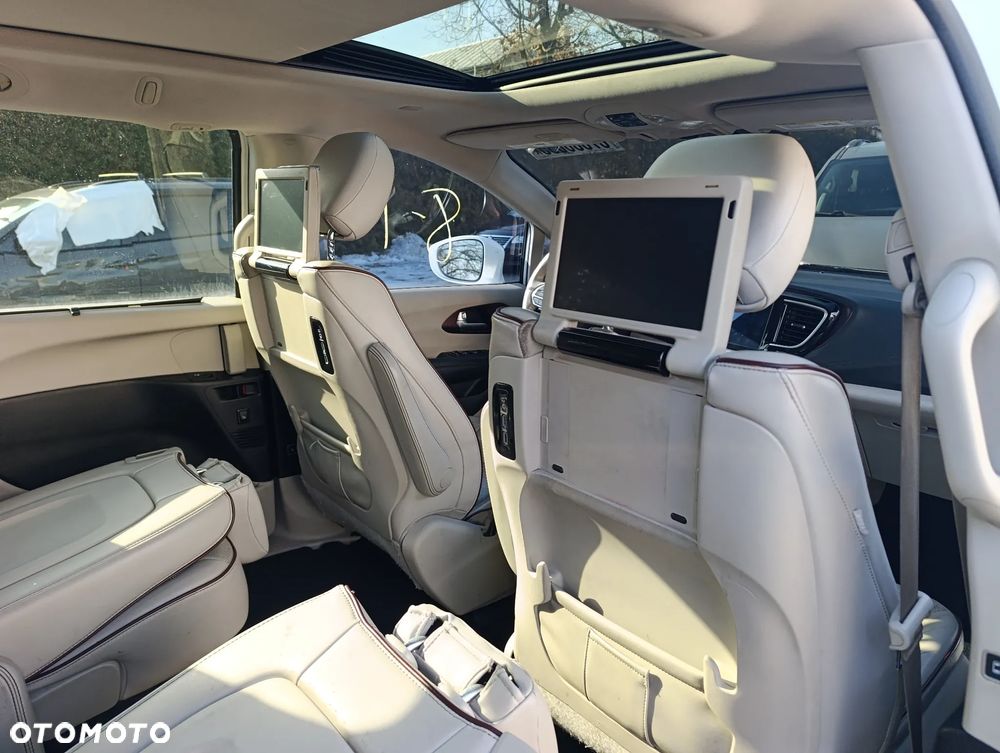 Chrysler Pacifica - 10