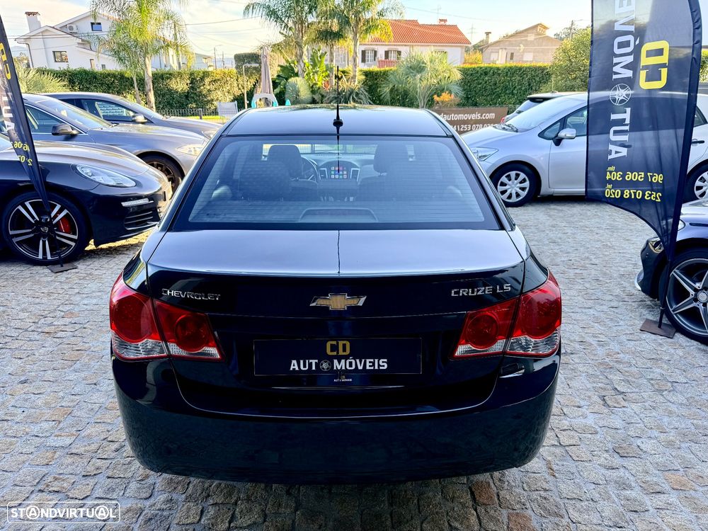 Chevrolet Cruze 1.6 LS - 22