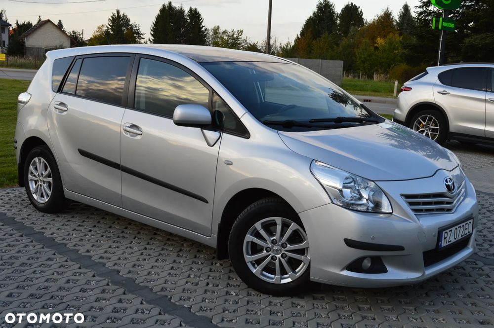 Toyota Verso 1.8 Premium 7os - 4