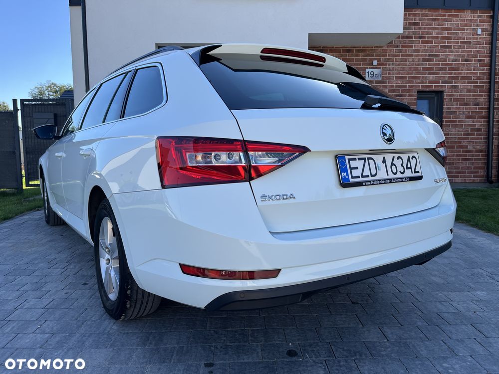 Skoda Superb 2.0 TDI Premium Edition - 5