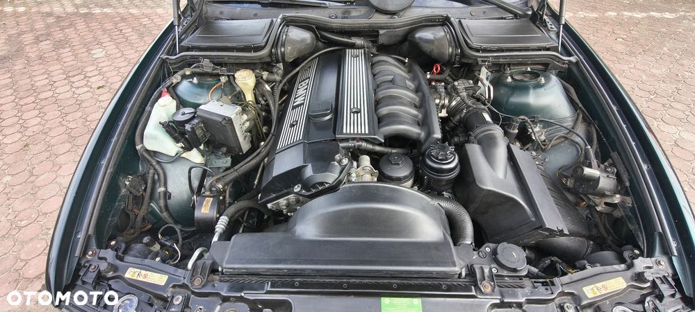 BMW Seria 5 528i - 25