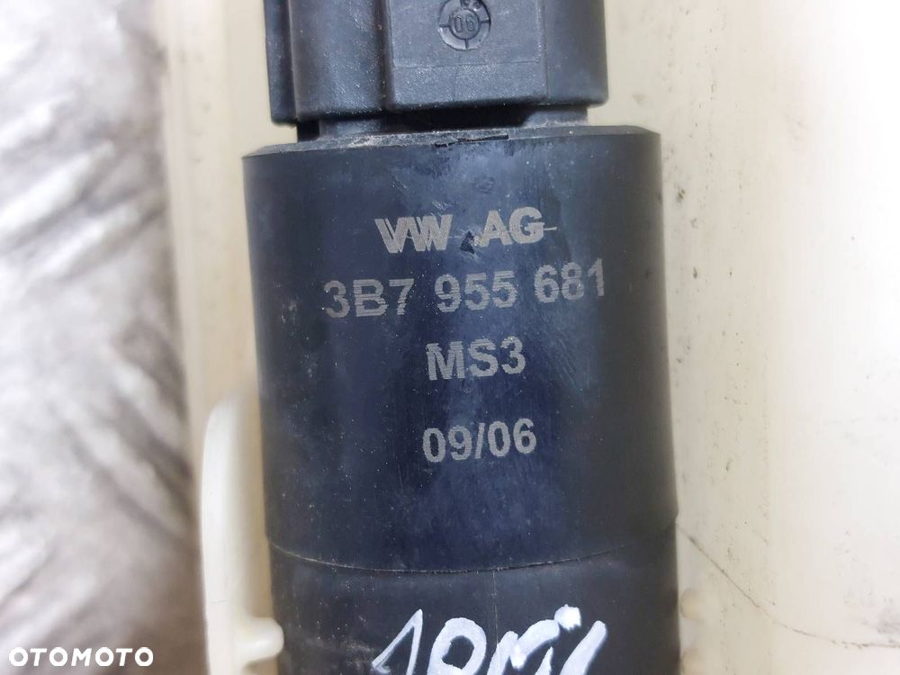 ZBIORNICZEK PŁYNU SPRYSKIWACZY VOLKSWAGEN EOS I 1K0955453S - 2