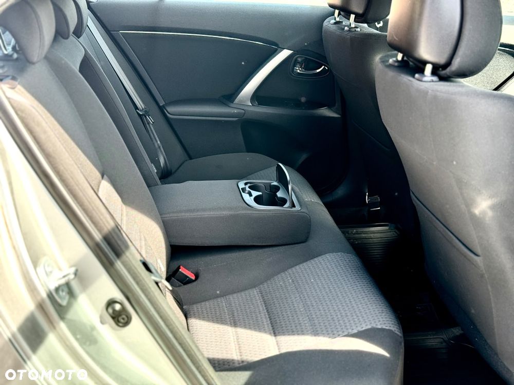 Toyota Avensis 1.8 Sol plus NAVI - 32