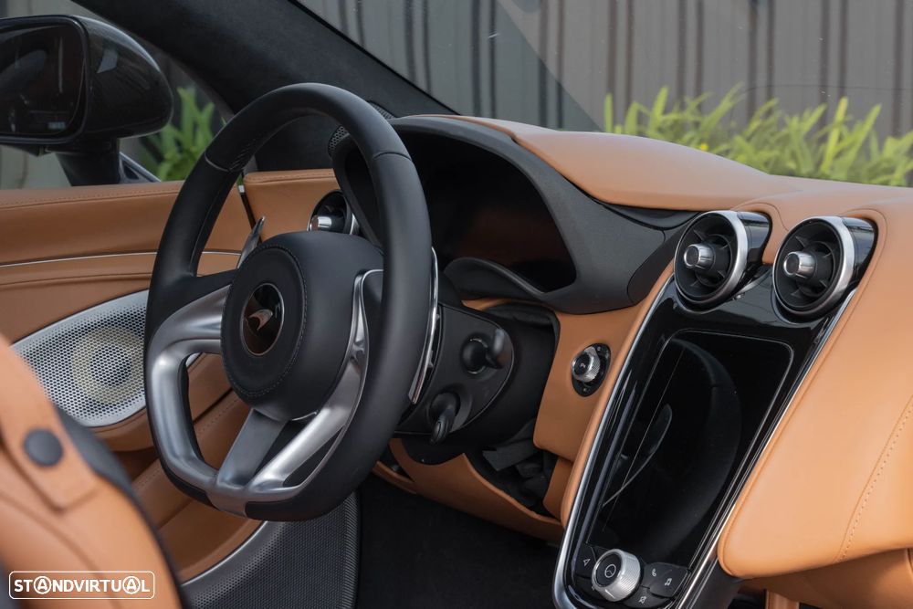 McLaren GT 4.0 Twin-Turbo V8 - 37