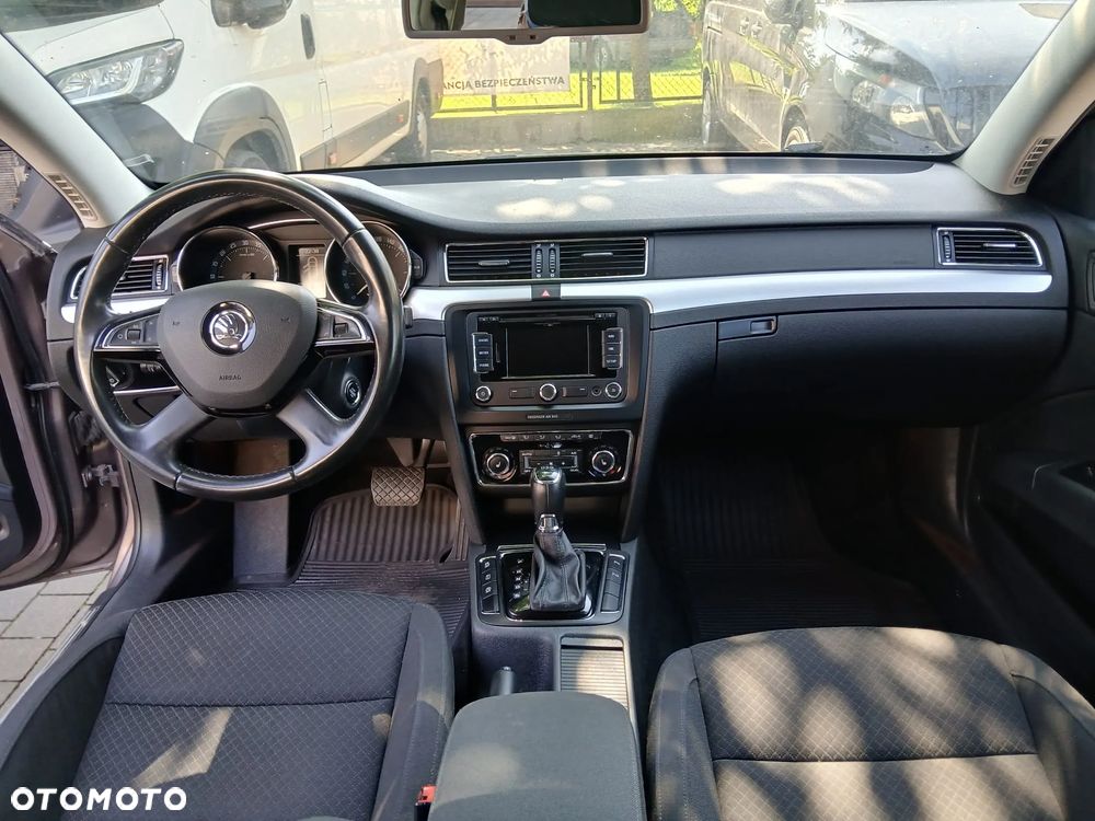 Skoda Superb 1.6 TDI Business DSG - 8