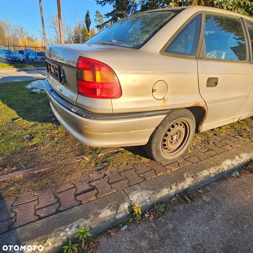 Opel Astra Classic F 1,4 B  (Z489) pojazd na części: maska, zderzak, drzwi, szyby, lusterka, chłodnica - 19