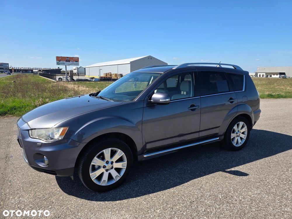 Mitsubishi Outlander - 2