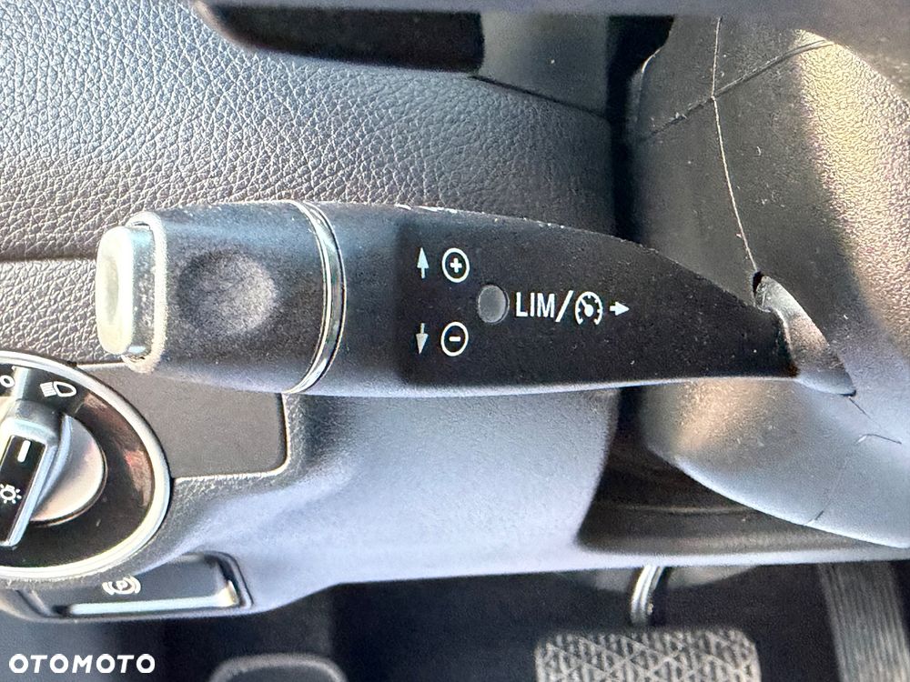 Mercedes-Benz GLA 200 7G-DCT - 22