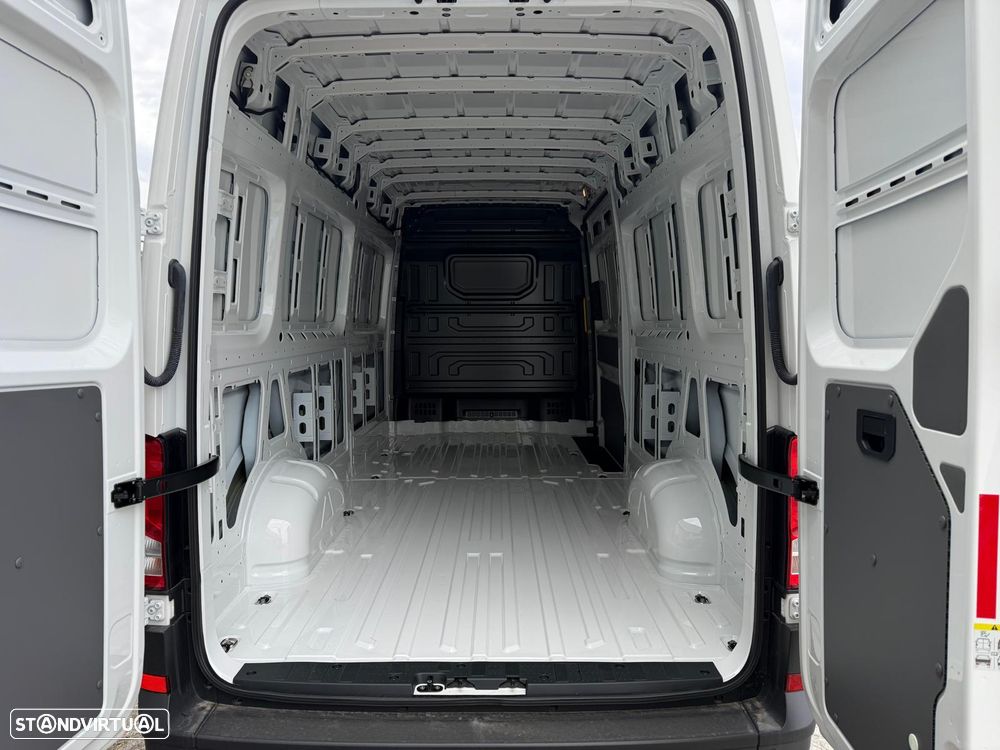 VW Crafter 35 2.0 TDI CD L4 Longo - 14