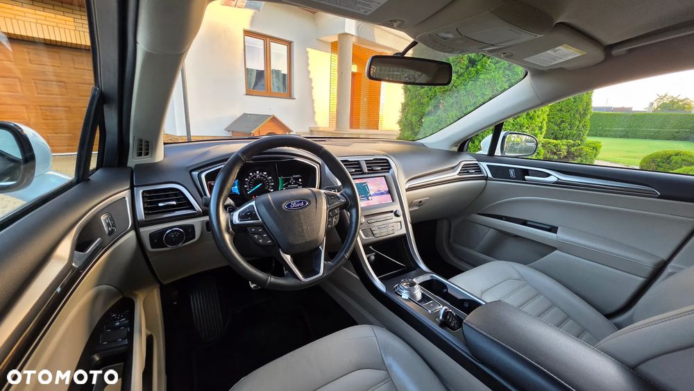 Ford Fusion 2.0 EcoBoost Titanium - 24