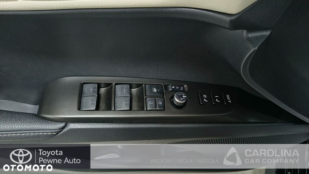 Toyota Camry - 21