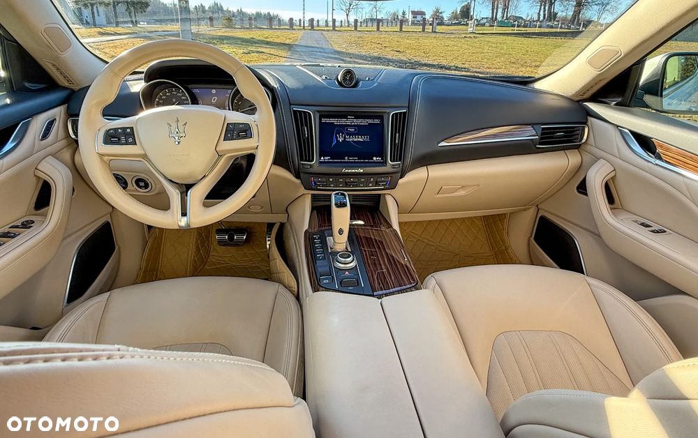 Maserati Levante Q4 GranLusso - 9