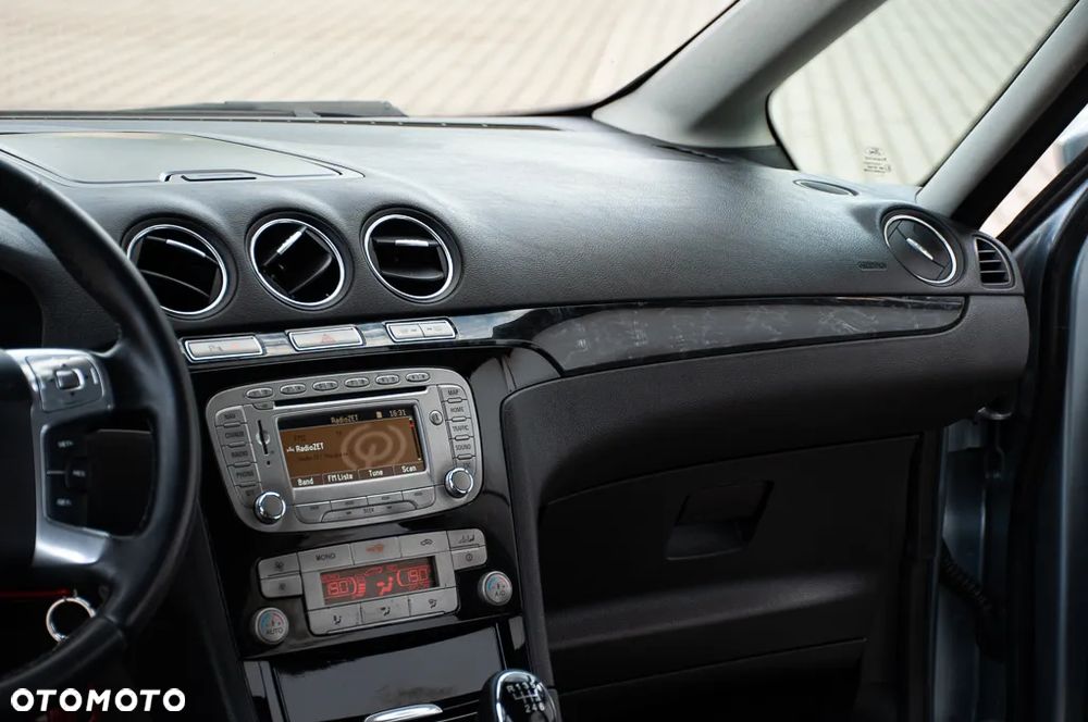 Ford Galaxy 2.0 TDCi Ghia - 24