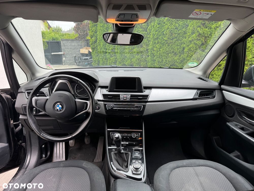 BMW Seria 2 218d - 10