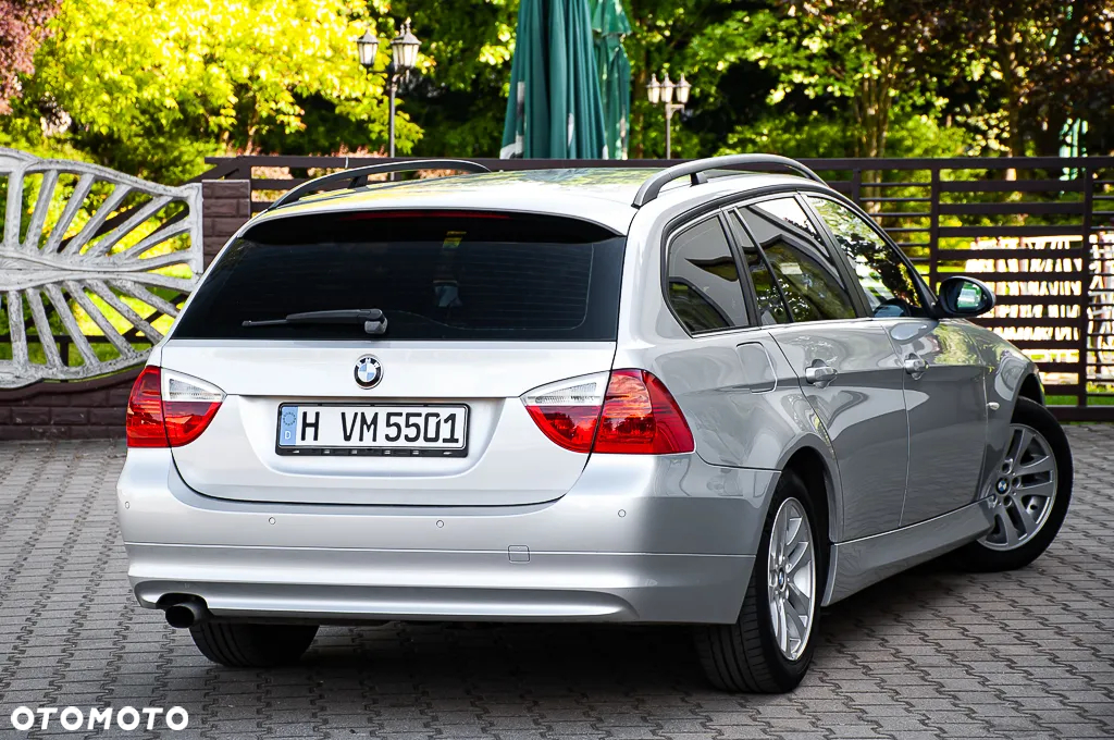 BMW Seria 3 318i Touring - 18