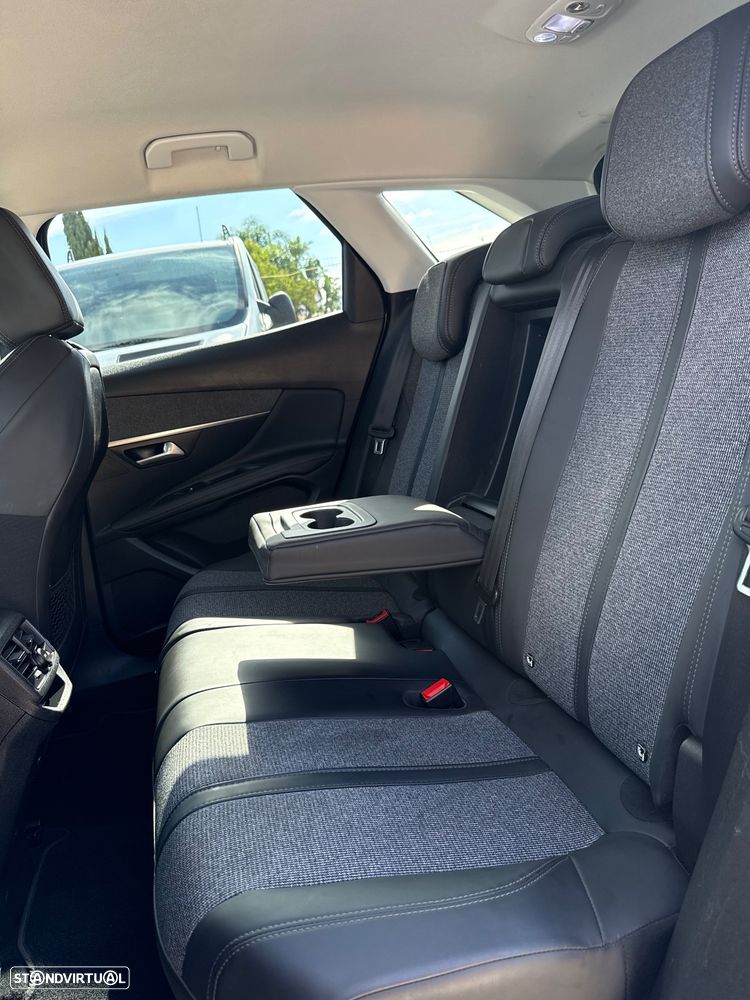 Peugeot 3008 PureTech 130 Stop & Start GPF EAT8 Allure - 21