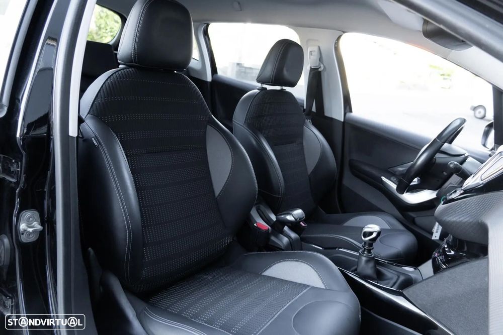Peugeot 2008 1.2 PureTech Signature - 9