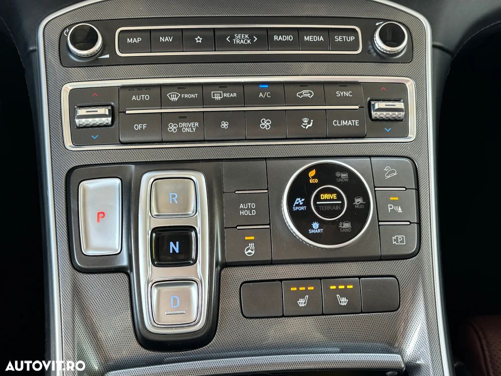 Hyundai Santa Fe 1.6 HEV 4WD SEVEN Signature - 22