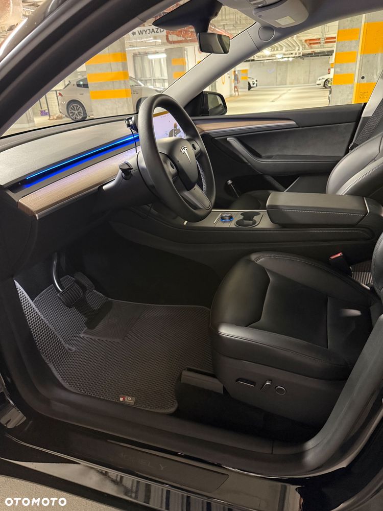 Tesla Model Y Long Range AWD - 7