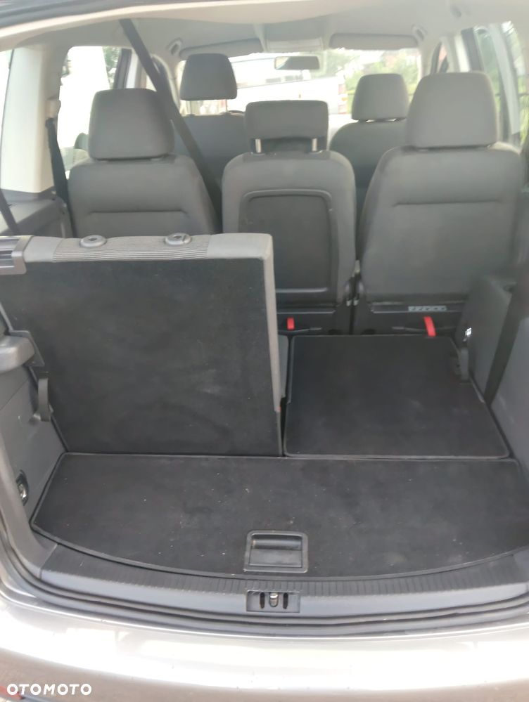 Volkswagen Touran - 8