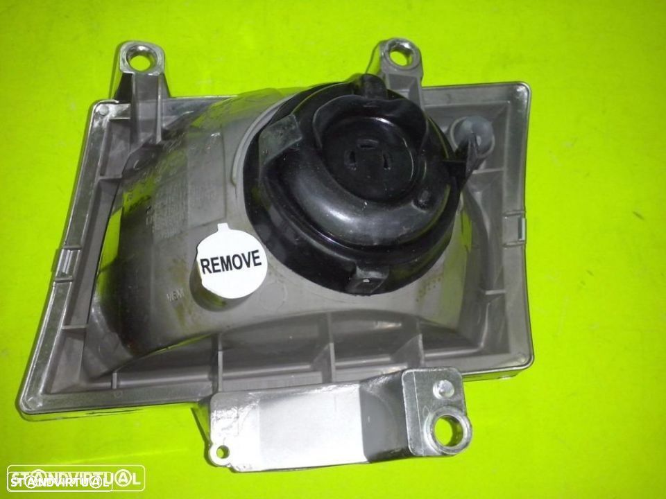 faróis frente Mazda B2500 2002 até 2005 (novos) - 2