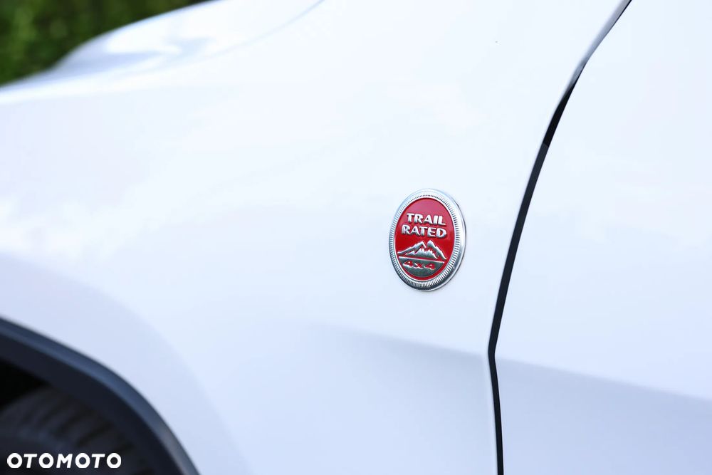 Jeep Grand Cherokee - 38