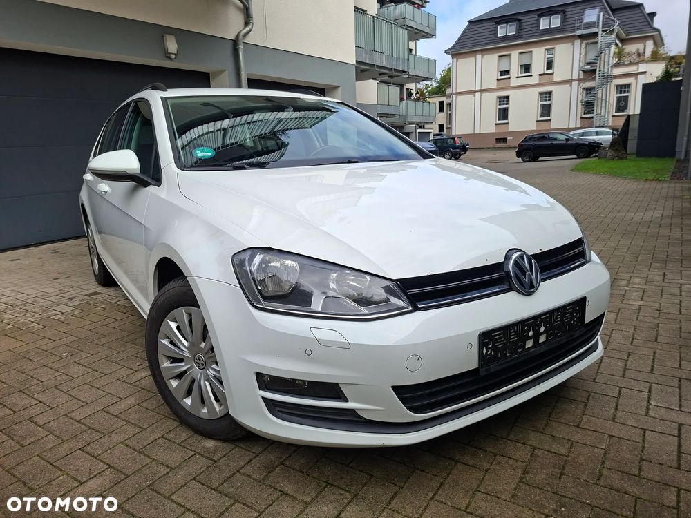 Volkswagen Golf - 1
