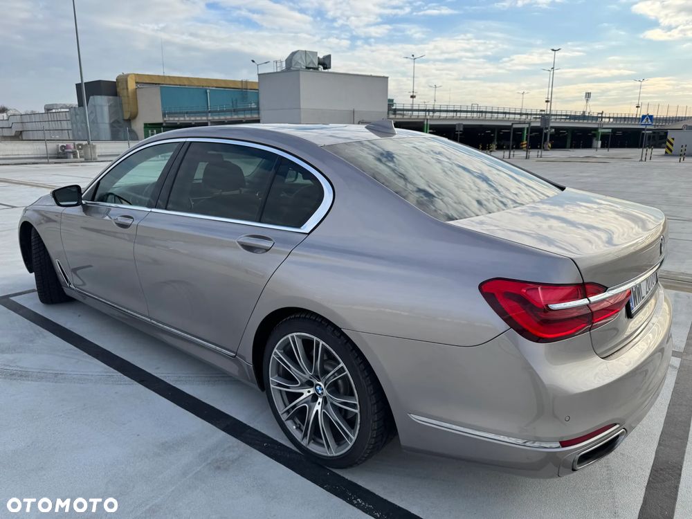BMW Seria 7 740Li - 20
