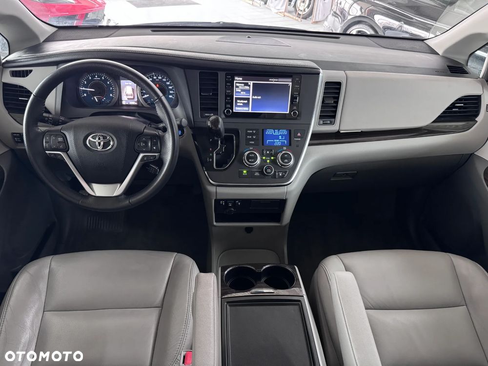 Toyota Sienna 3.5 V6 - 11