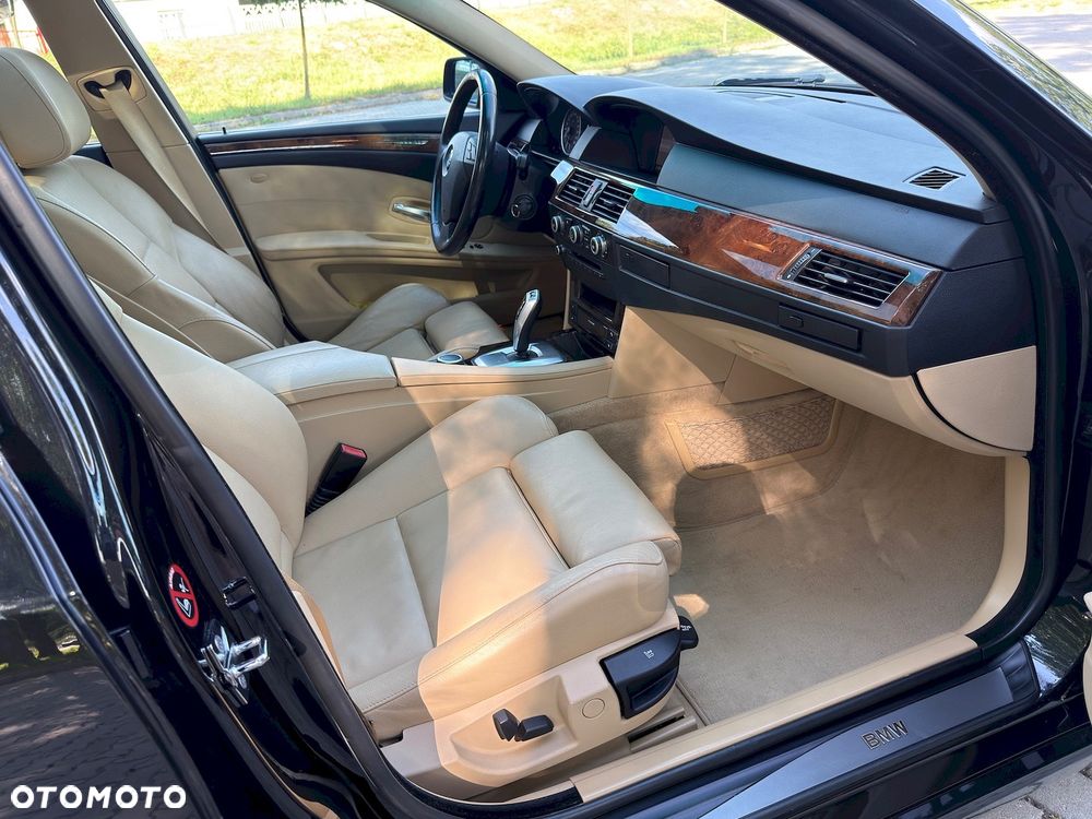 BMW Seria 5 525xd - 23