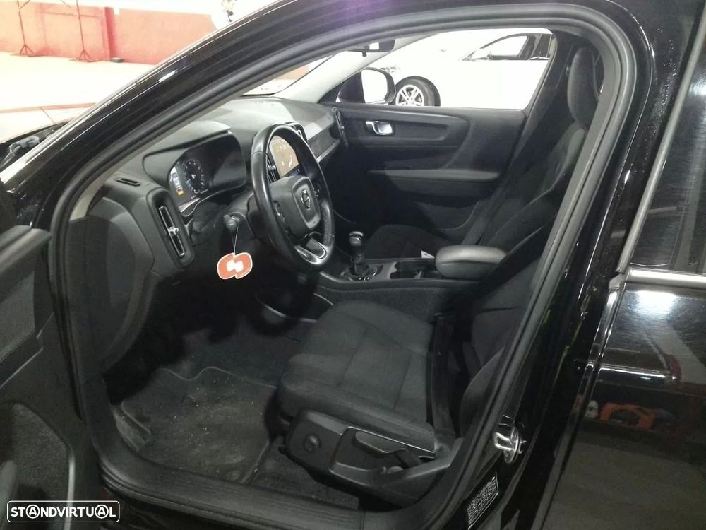 Volvo XC 40 1.5 T3 Tech Edition - 5