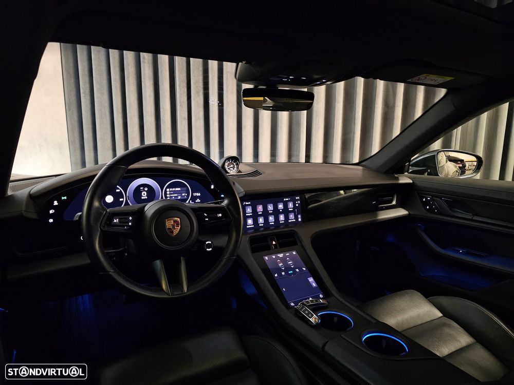 Porsche Taycan Cross Turismo 4 - 10