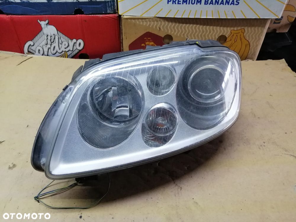 Volkswagen Touran Caddy lampy przód Xenon komplet - 2