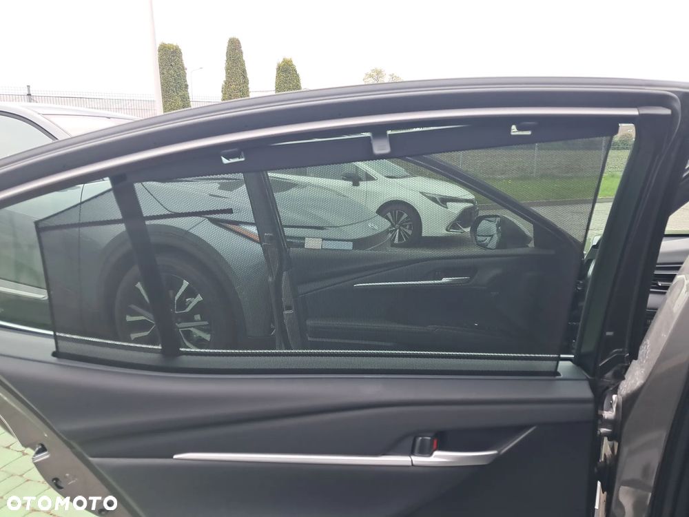 Toyota Camry 2.5 Hybrid Executive CVT - 26