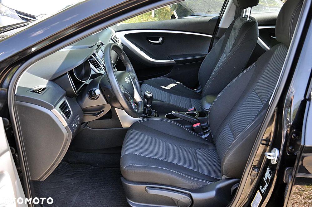 Hyundai i30 1.6 GDI Premium - 17