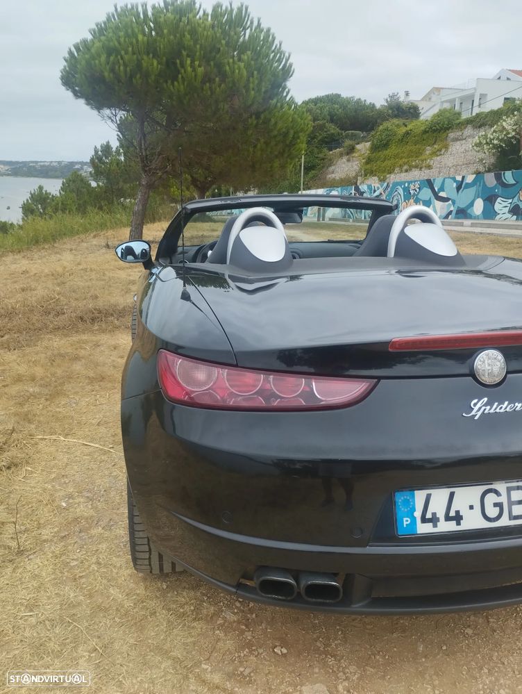 Alfa Romeo Spider 2.4 JTDM - 10