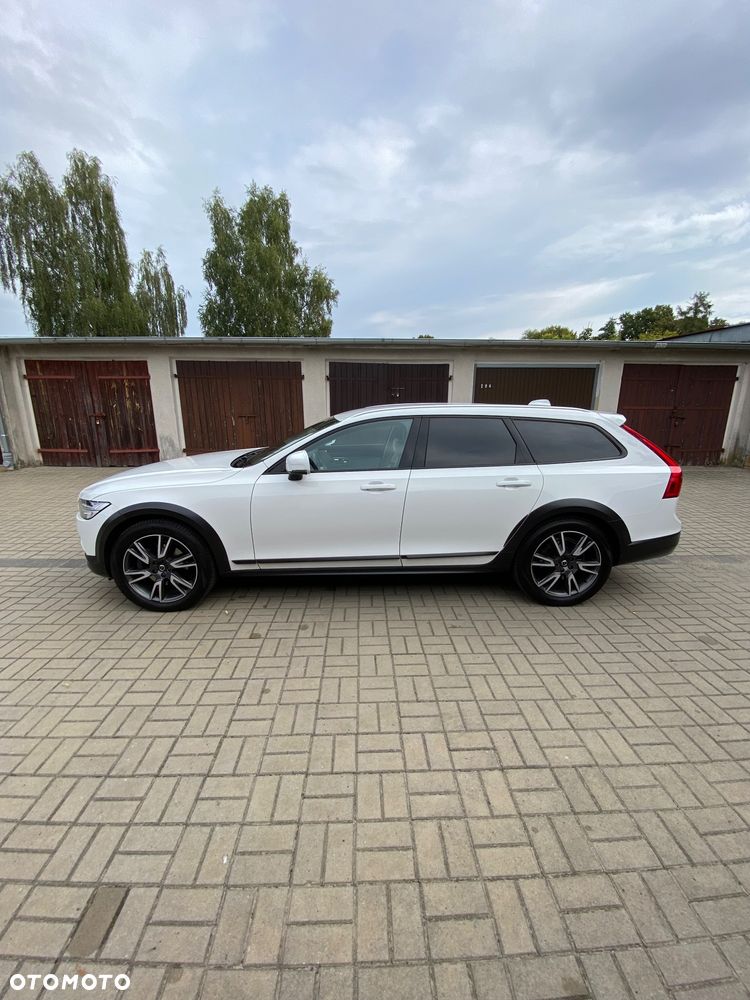 Volvo V90 Cross Country - 10