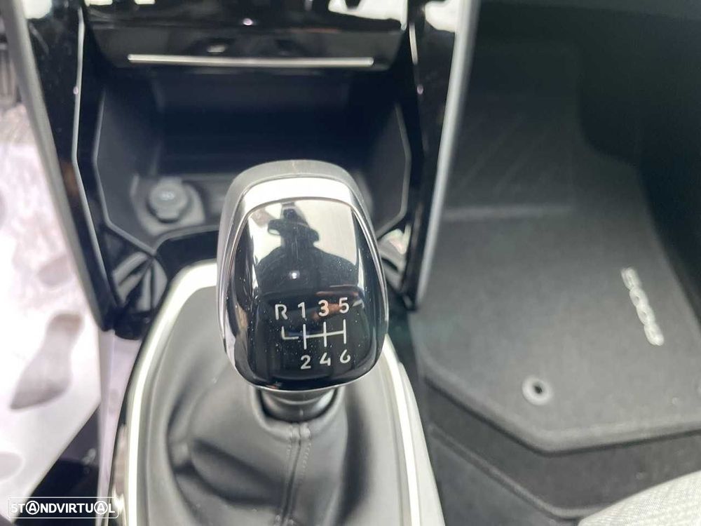 Peugeot 2008 1.2 PureTech Allure - 22