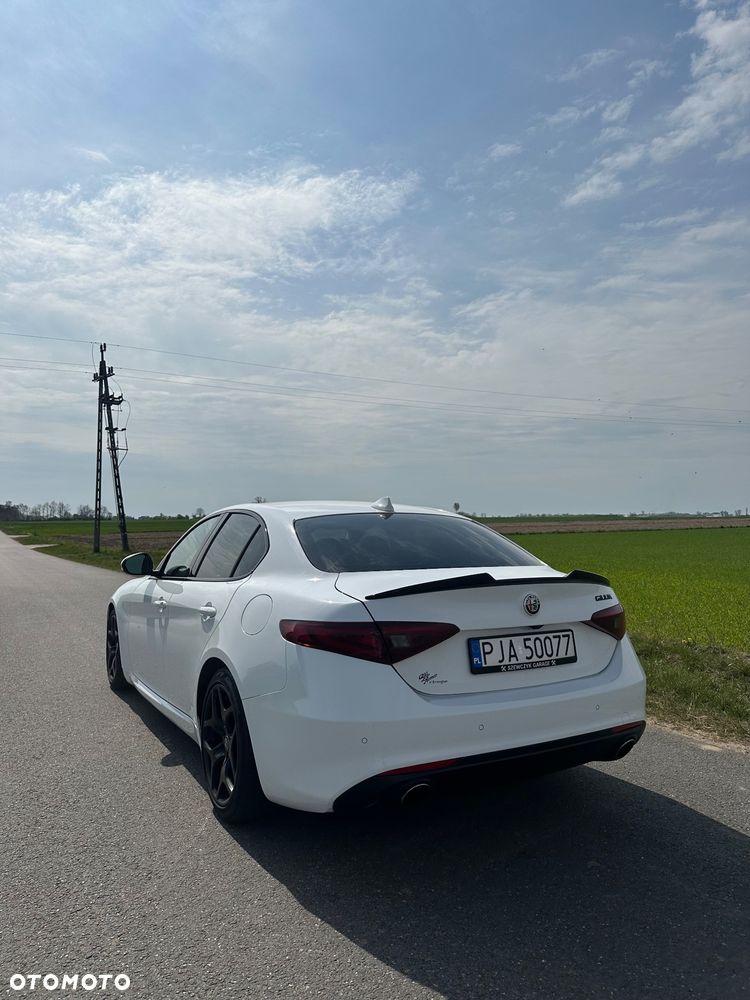 Alfa Romeo Giulia 2.0 Turbo 16V AT8 Veloce - 4
