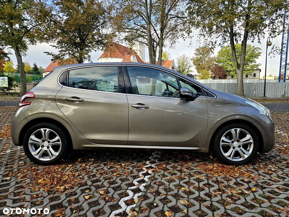 Peugeot 208 2012 photo 4