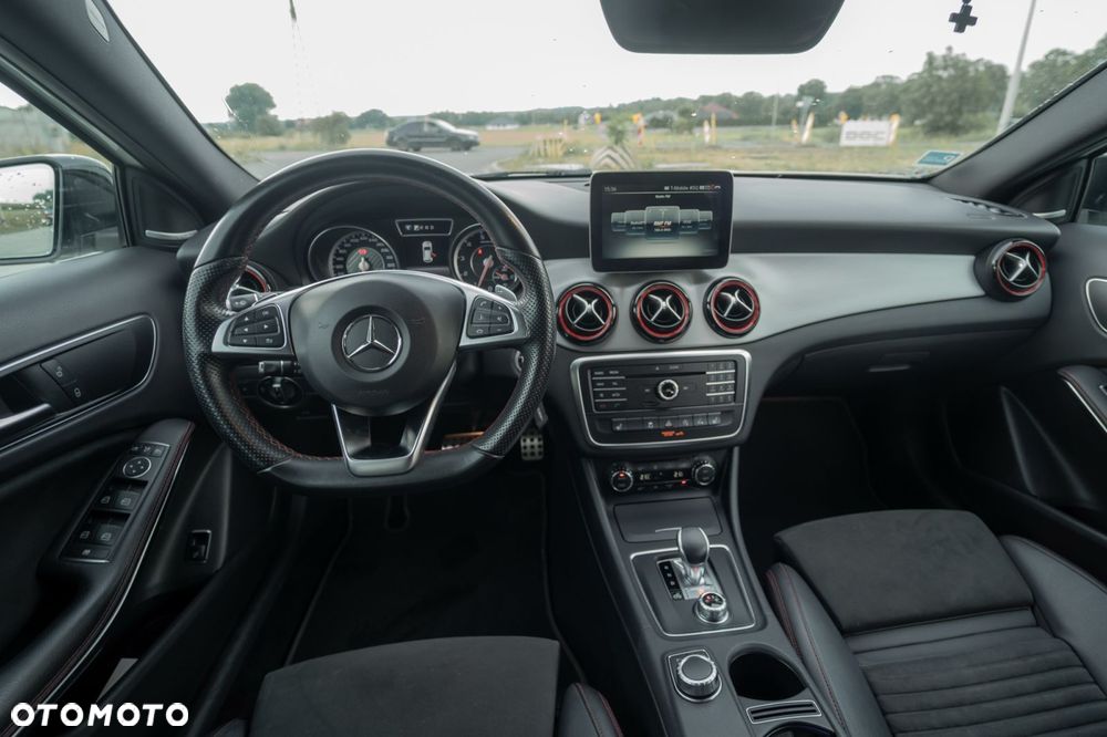 Mercedes-Benz GLA - 27