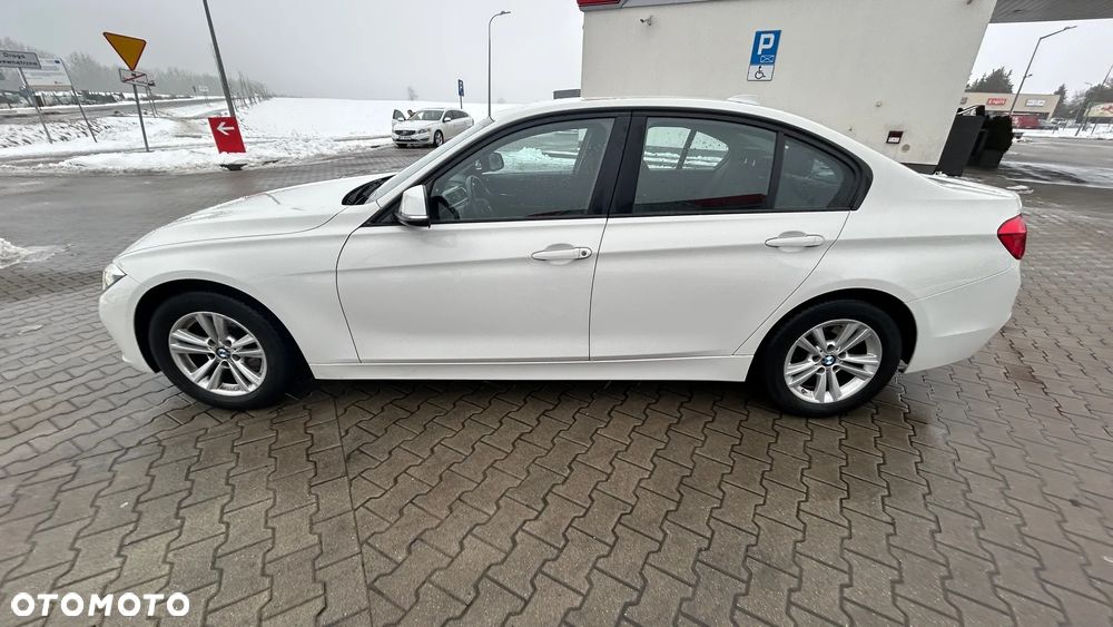 BMW Seria 3 318i - 11