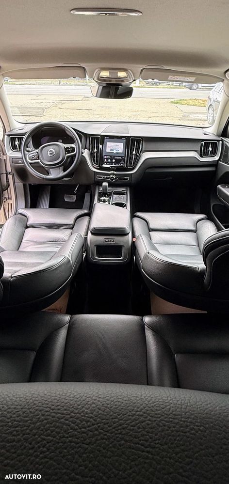 Volvo XC 60 B4 MHEV AT AWD Plus Dark - 9