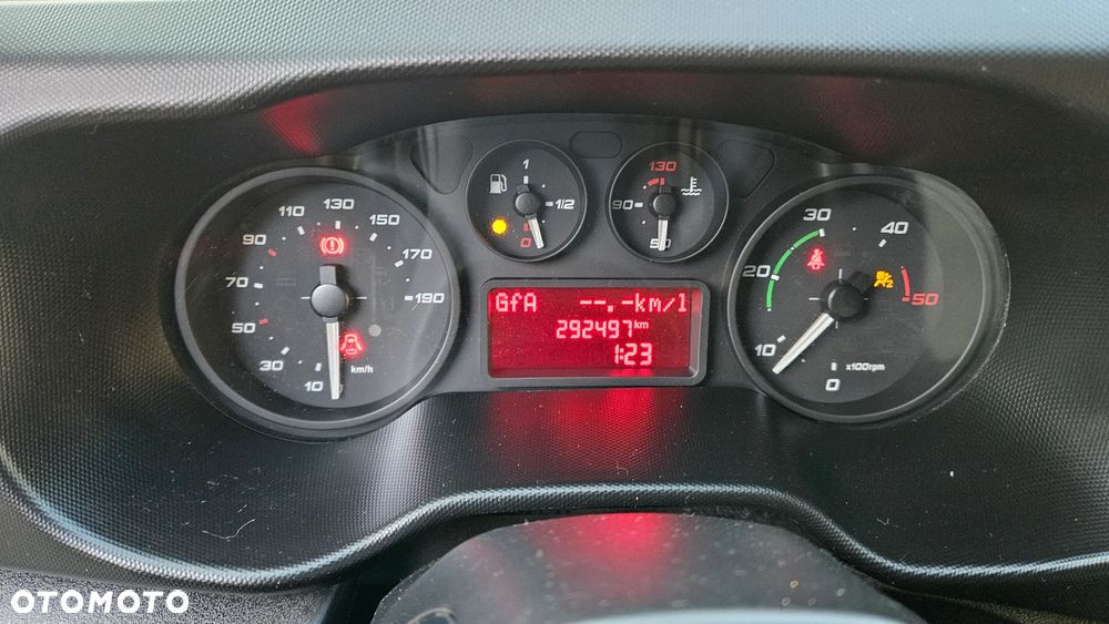 Iveco Daily 35S17 3,0D 170KM I Właściciel L2H2 Średniak Hak 3,5T Webasto Klima Fotel Bujany - 18