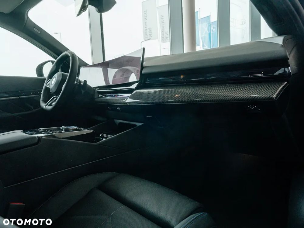 BMW Seria 5 530e xDrive PHEV M Sport - 8
